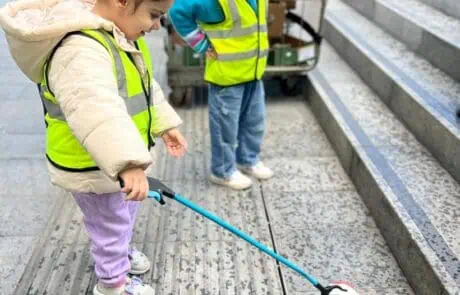 Greenford nursery children picking litter